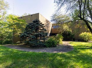 5942 Bender Ct, Burlington, WI 53105