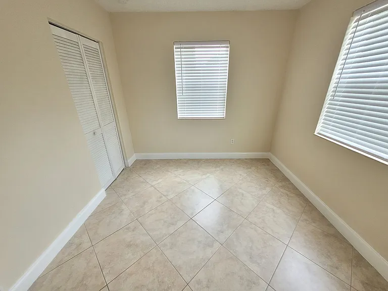 1701 NE 42nd Ct — Photo 12