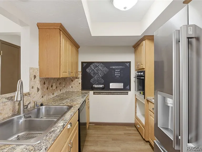 3632 N Honeylocust Dr — Photo 7