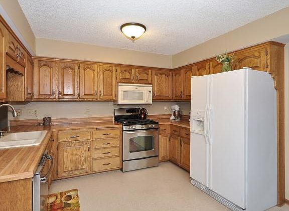 3rd image of 4670 Balsam Ln N