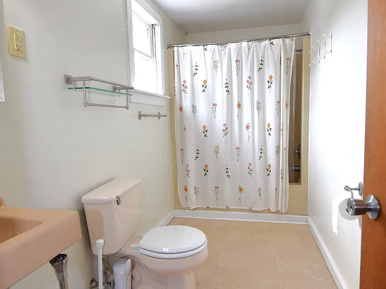 1129 E Route 169 — Photo 16