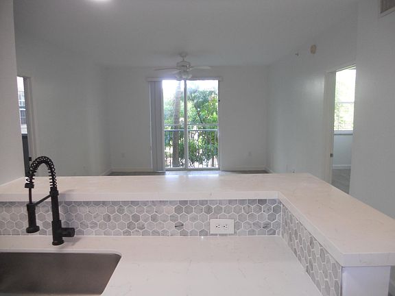 3rd image of 780 S Sapodilla Ave APT 202