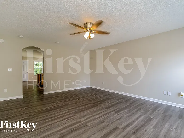 1716 Northside Dr — Photo 2