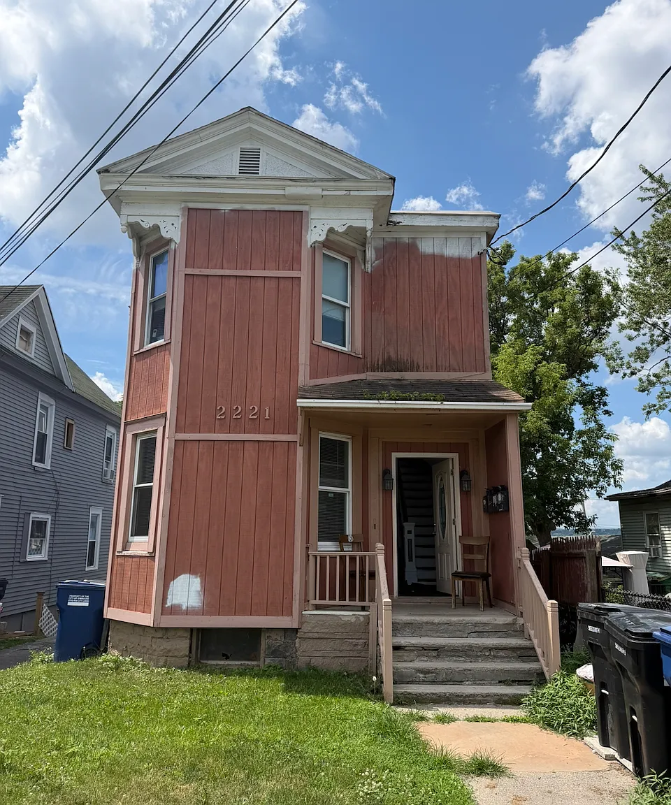 2 bed, 900 sqft, $1,275 — Photo 1