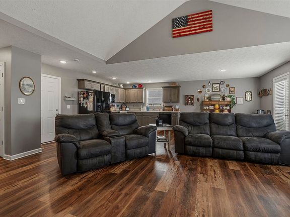 5th image of 114 Victoria Way