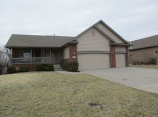 1001 N Meadow Rd, Valley Center, KS 67147
