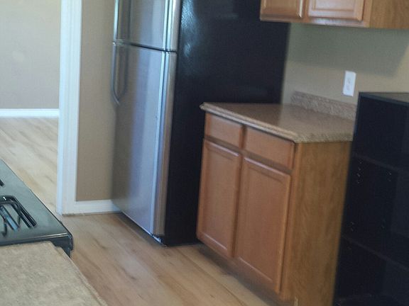 Updated Kitchecn With Stainless Steal Microwave, Dishwasher,