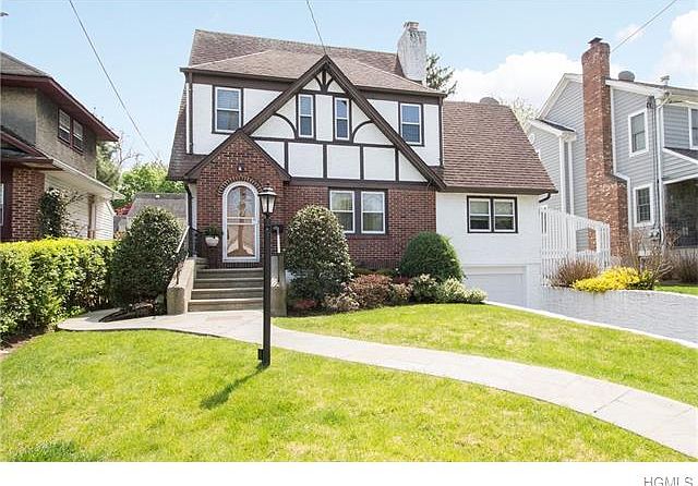 1st image of 19 Underhill Pl