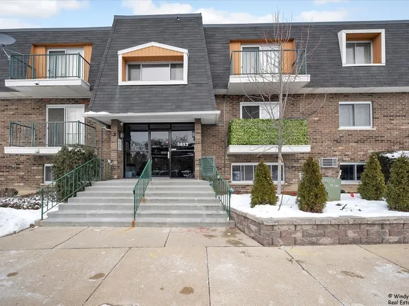 3852 S Parkway Dr APT 3B, Northbrook, IL 60062
