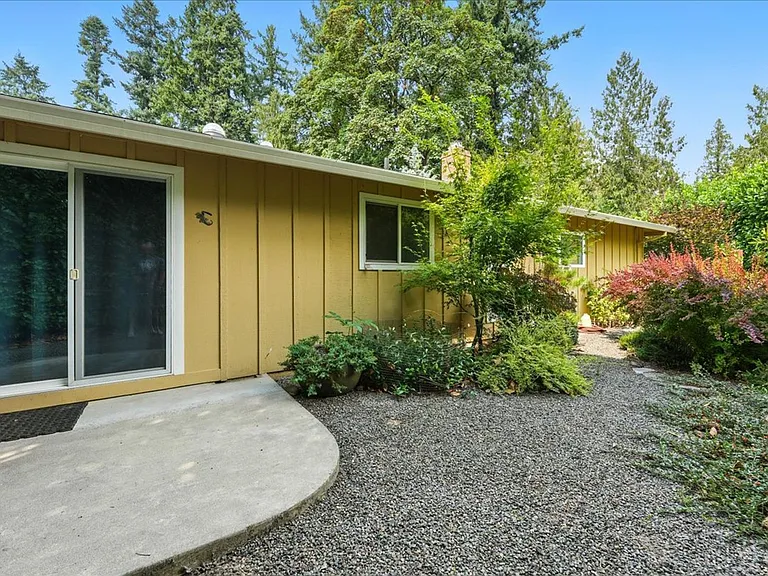2448 Margery St — Photo 23