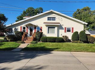 726 21st St, Bettendorf, IA 52722