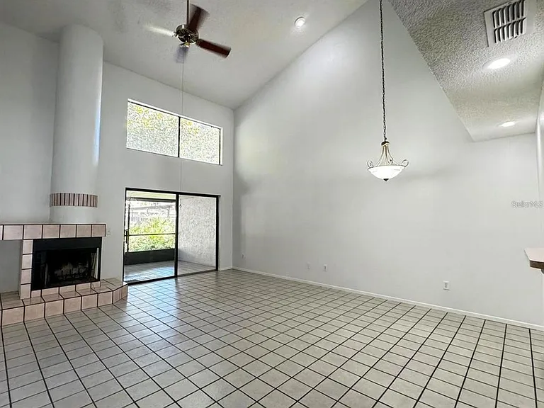 497 Club Dr — Photo 2