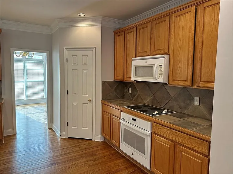 1296 Dunwoody Cv — Photo 13