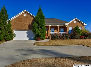 352 Tara Rd, Guntersville, AL 35976