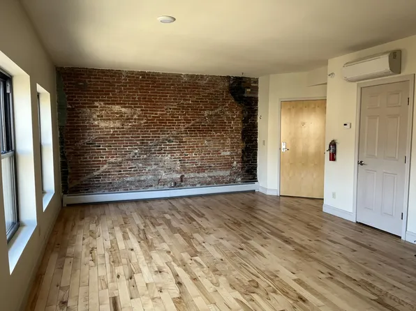 191 College St #402, Burlington, VT 05401