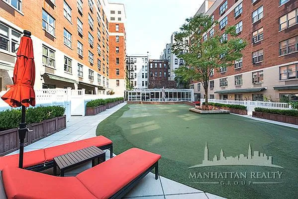 Rented by Manhattan Realty Group | media 37