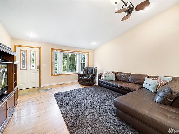 4th image of 19506 64th St E