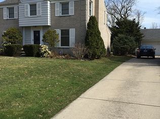 952 Westchester Rd, Grosse Pointe Park, MI 48230