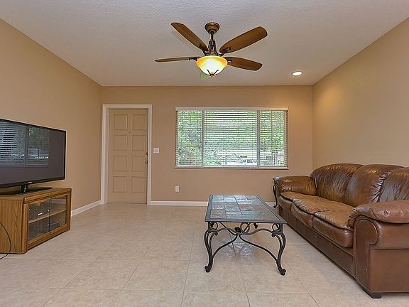 3rd image of 10924 N Edison Ave