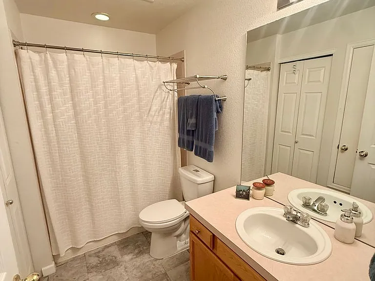 5225 White Willow Dr #210 — Photo 11