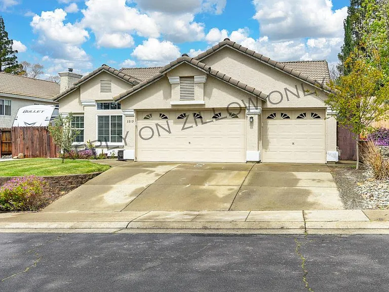 3319 Chapelle Dr — Photo 2