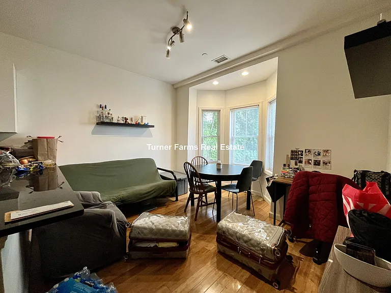 35 Forbes St — Photo 2