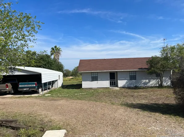 121 Lauryn St, Three Rivers, TX 78071