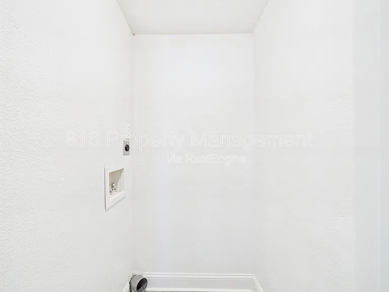 701 W Kansas St #B — Photo 15