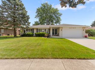 7641 Blackberry Ln, Willowbrook, IL 60527