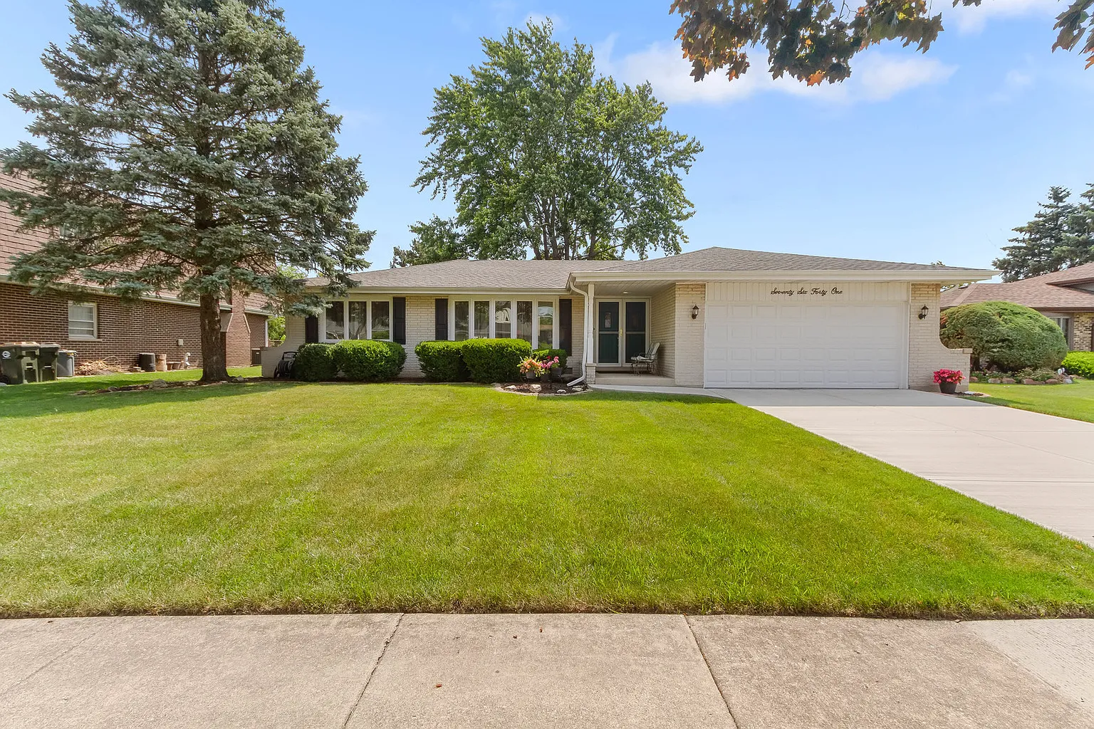 7641 Blackberry Ln photo 1