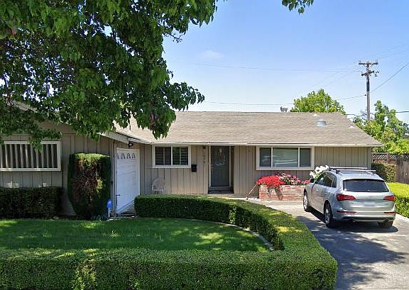 2nd image of 10401 E Estates Dr