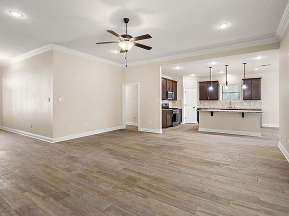 4th image of 444 Tiger Ave
