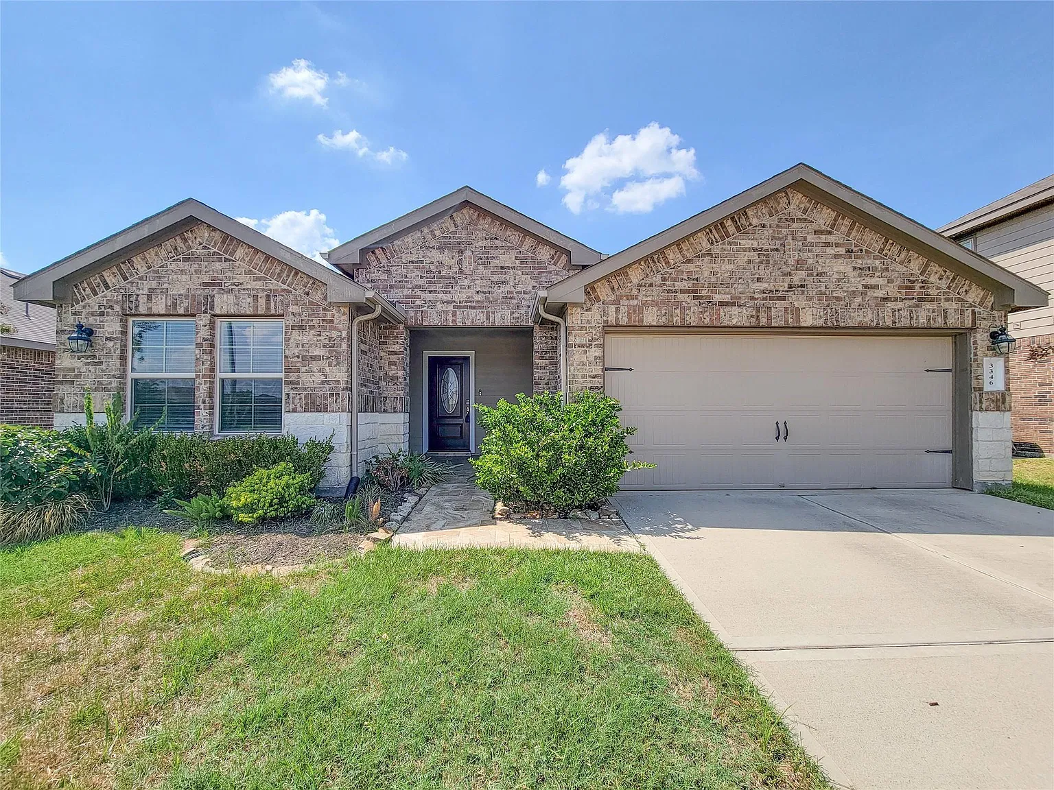 3 bed, 2.0 bath, 1594 sqft, $2,100 — Photo 2