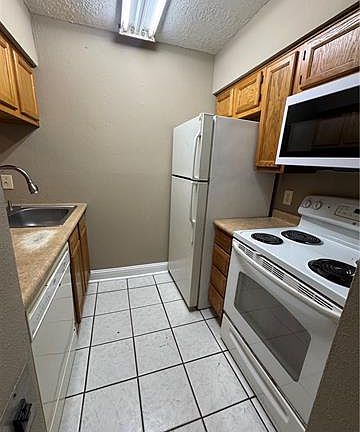 2nd image of 4218 Hessmer Ave APT 115