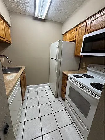 Building Photo - 4218 Hessmer Ave #115
