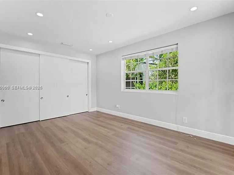 11222 NE 9th Ave — Photo 8