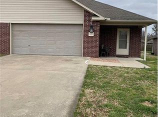 1670 N Willowbrook Dr, Fayetteville, AR 72703