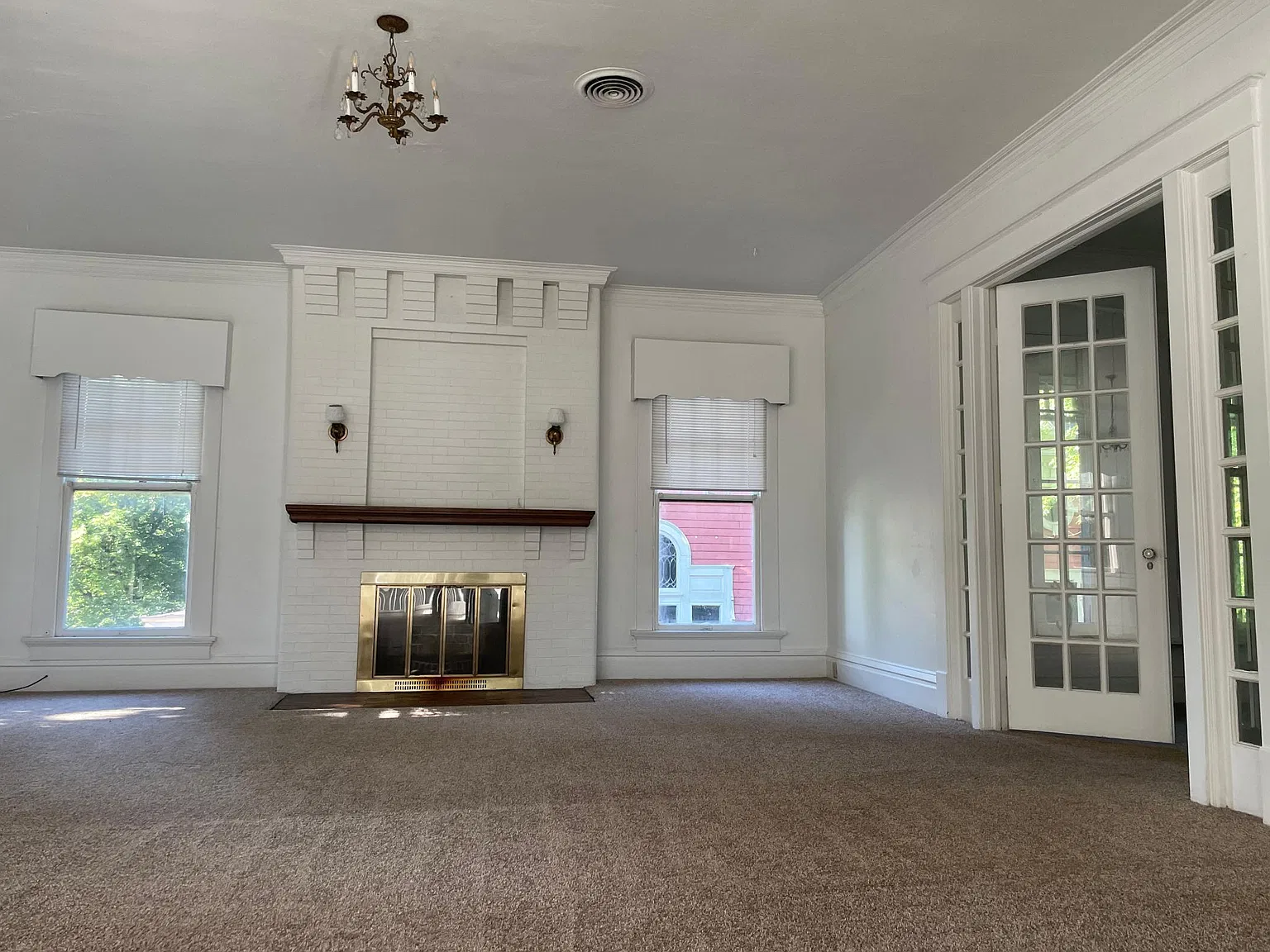 5 bed, 2000 sqft, $2,425 — Photo 4