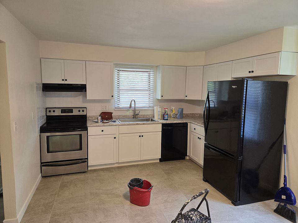 1st image of 325 Sycamore St