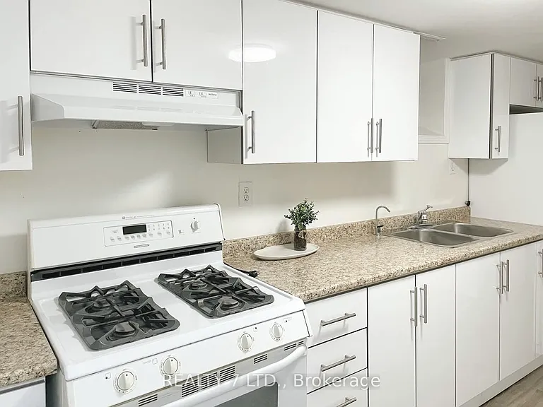 551 Hayward Cres #3 — Photo 21