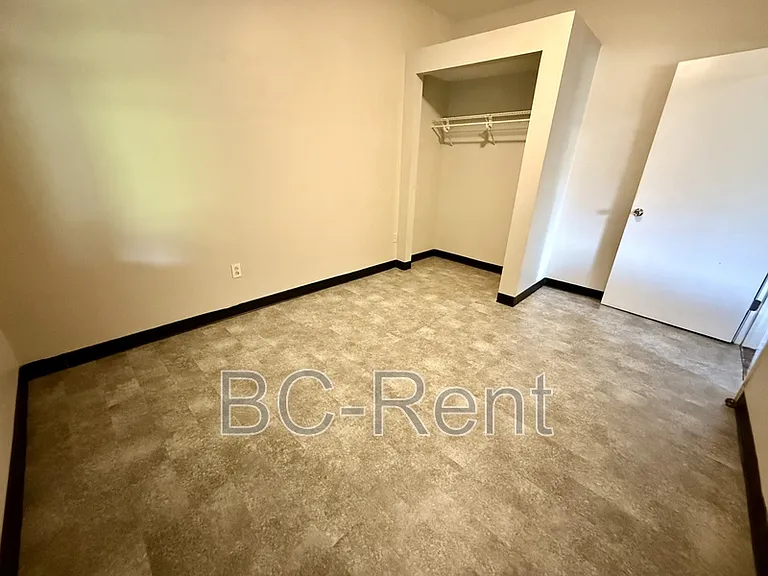 1127 Main St #1 — Photo 10