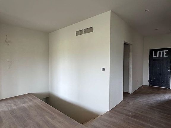 2nd image of 100 Kinsey St