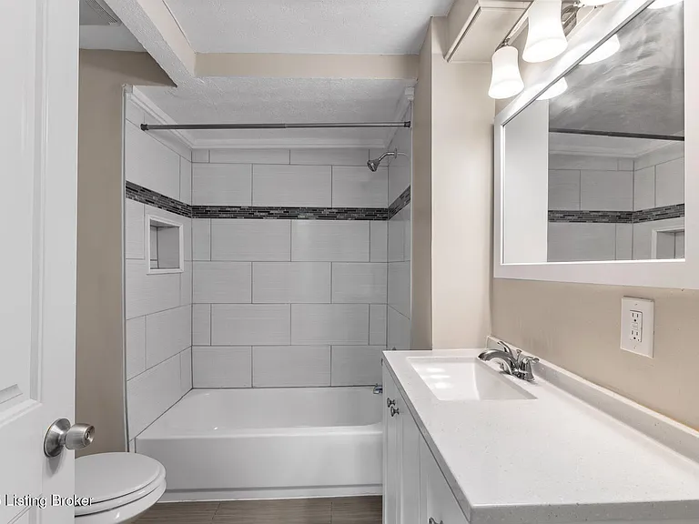 408 Doctor W #J — Photo 26
