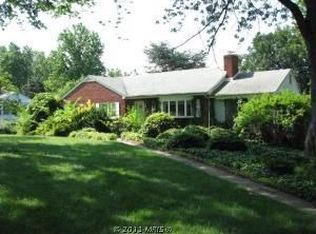 8633 Hilltop Rd, Vienna, VA 22180
