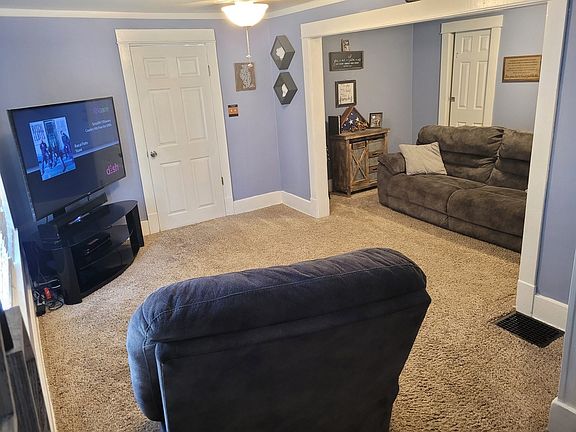 4th image of 109 1/2 Magoun St