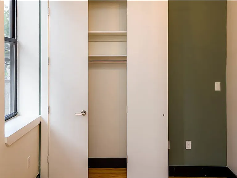 283 Irving Ave #2R — Photo 5