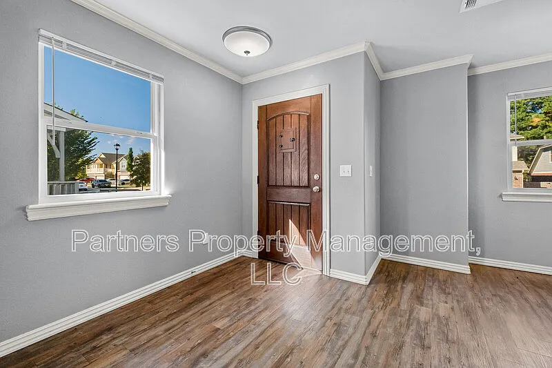 3 bed, 2.5 bath, 1703 sqft, $1,595 — Photo 2