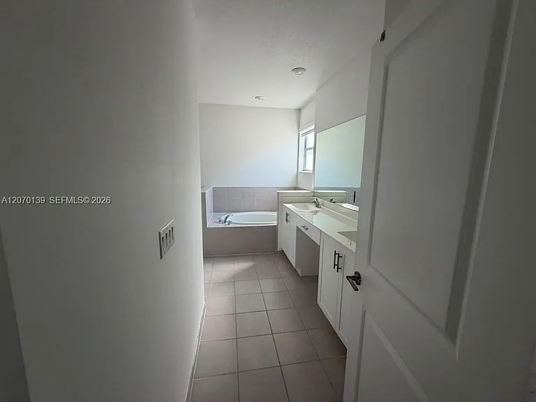 1409 SE 26th Ter — Photo 31