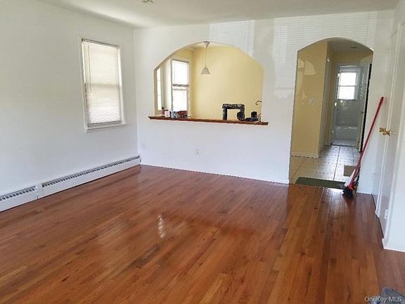 2nd image of 625 E Broadway APT 4