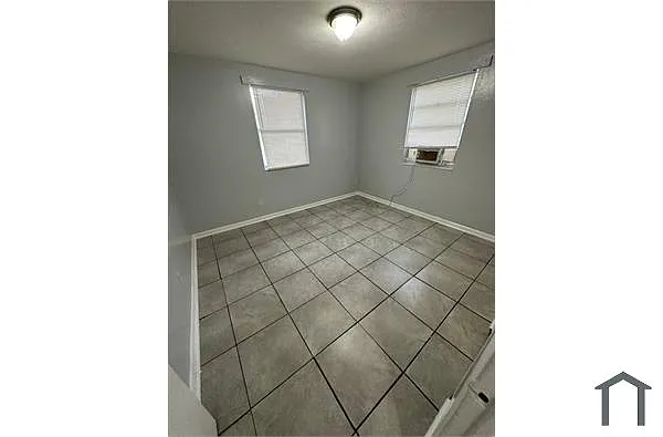 Building Photo - 2102 Palafox St #1